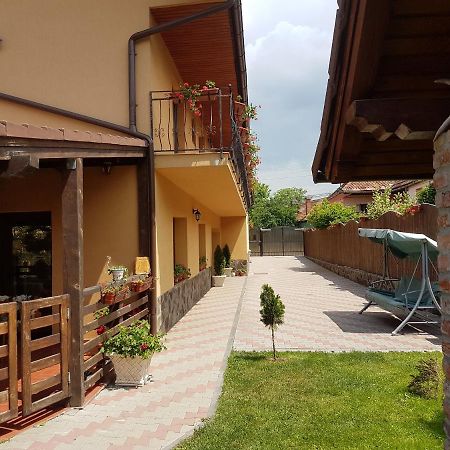 Casa Ovesia Villa Săcele Exterior photo