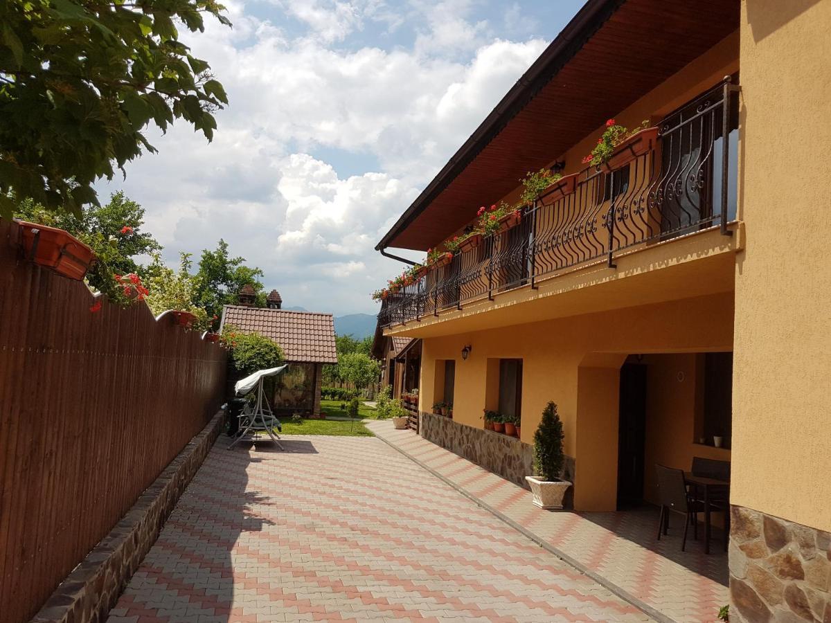 Casa Ovesia Villa Săcele Exterior photo